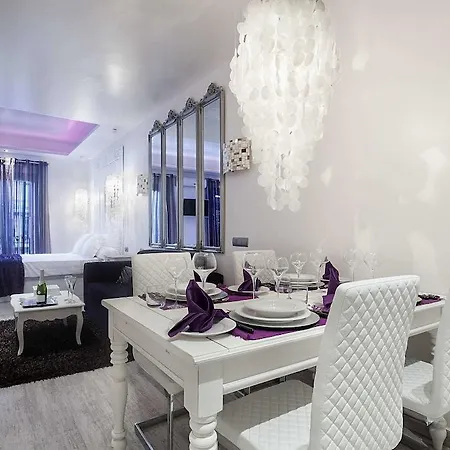 Romantic Barcelona Apartment Room photo