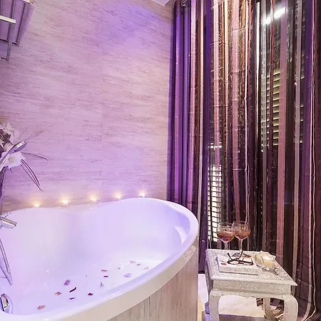 Romantic Barcelona Apartment Room photo