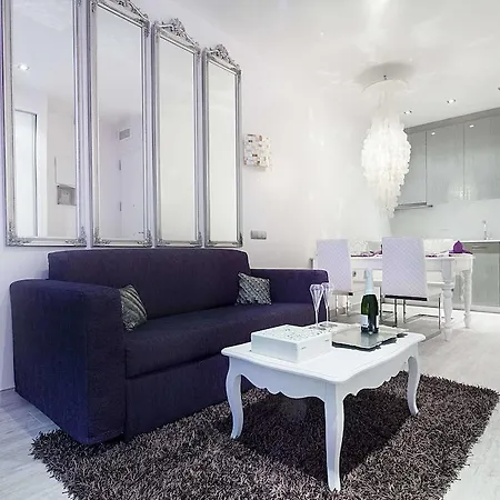 Romantic Barcelona Apartment Room photo