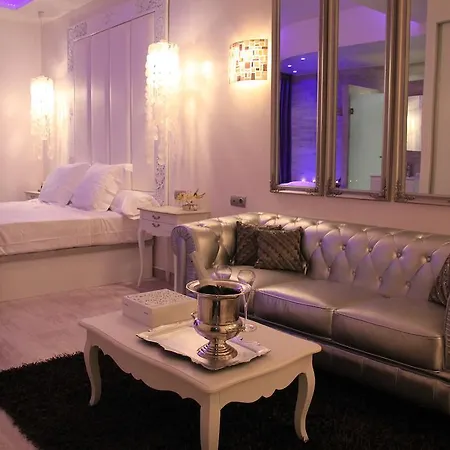 Romantic Barcelona Apartment Room photo